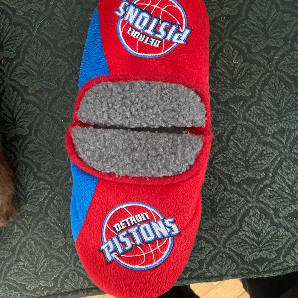Detroit Pistons Slippers